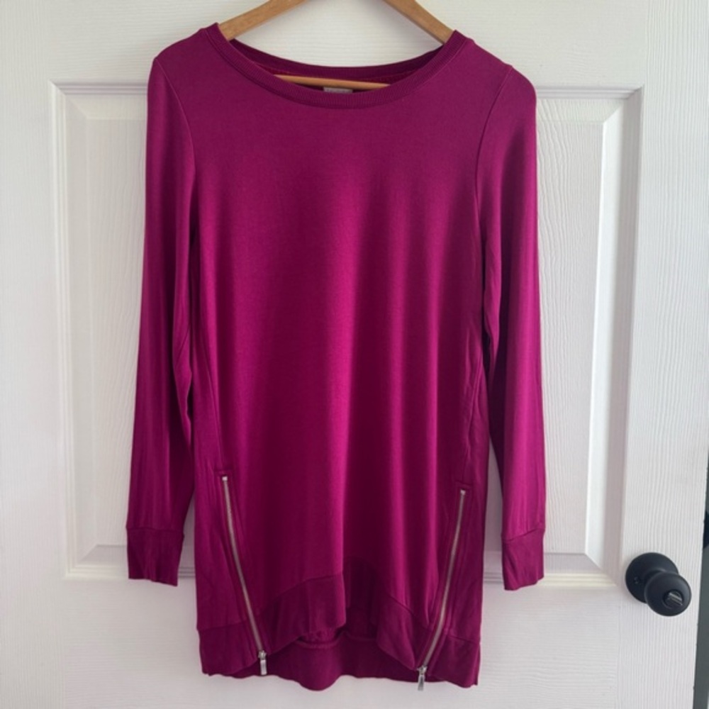 Chico’s Zenergy Magenta Zip Detail Tunic Top Size 0 (US 4/6)